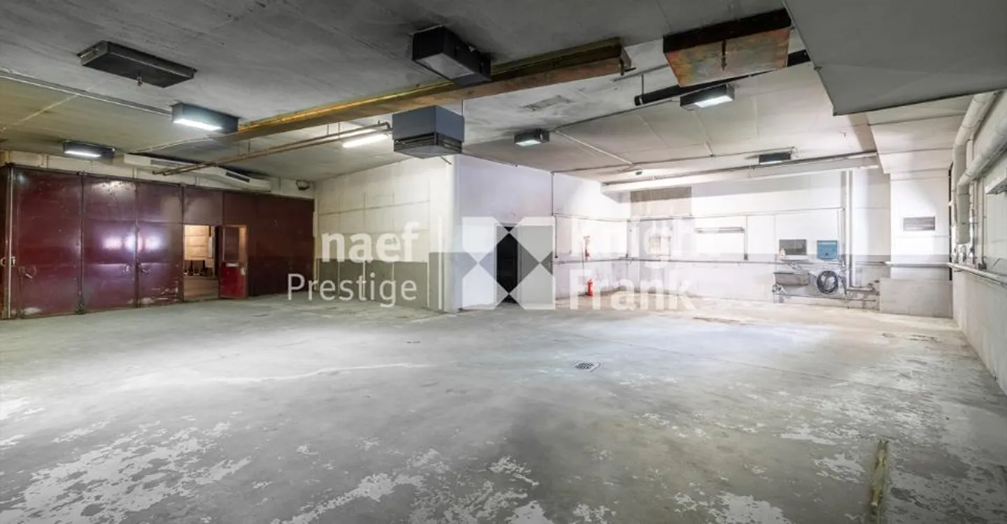 Parking spaces at Garage Continental - Photo 3 of 4