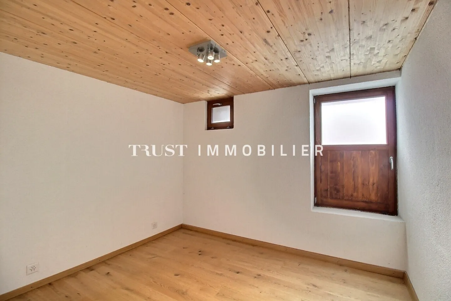 Charming Renovated Grange & Village House - Photo 9 of 20