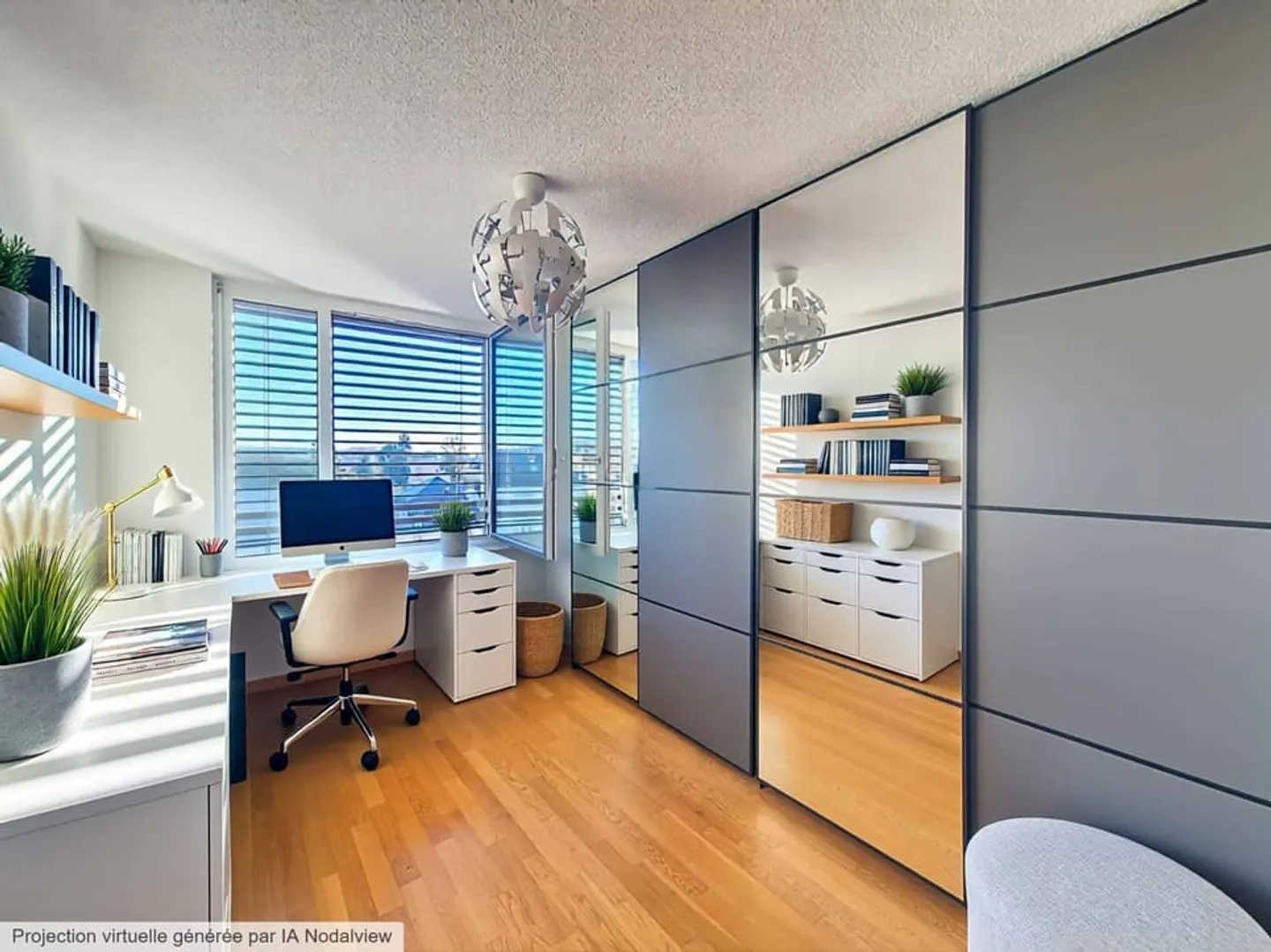 Spacious 3.5-room penthouse in the city center - Photo 5 of 9