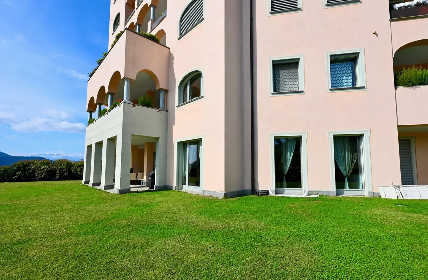 Spazioso Appartamento di Lusso con Giardino nel Resort Collina d'Oro - Foto 21 di 25