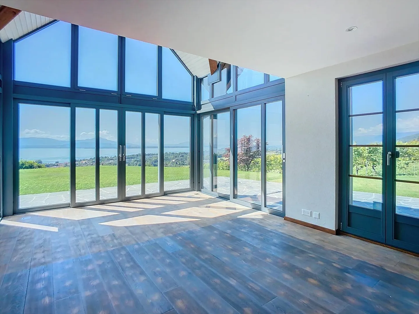 Dream House - Beautiful Property with Panoramic View of the Lake and the Alps - Photo 3 of 7