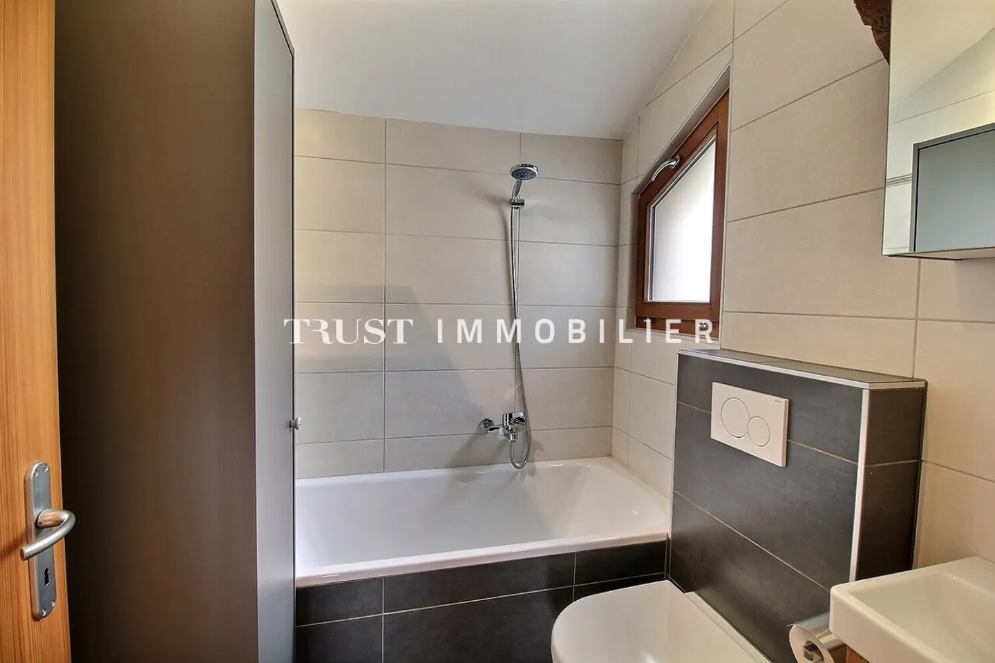 Charming Renovated Grange & Village House - Photo 13 of 20