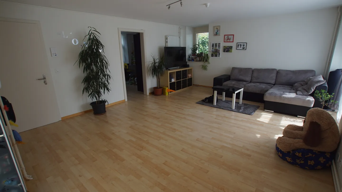 Geräumige 2,5-Zimmer-Wohnung im Erdgeschoss - Foto 2 von 6