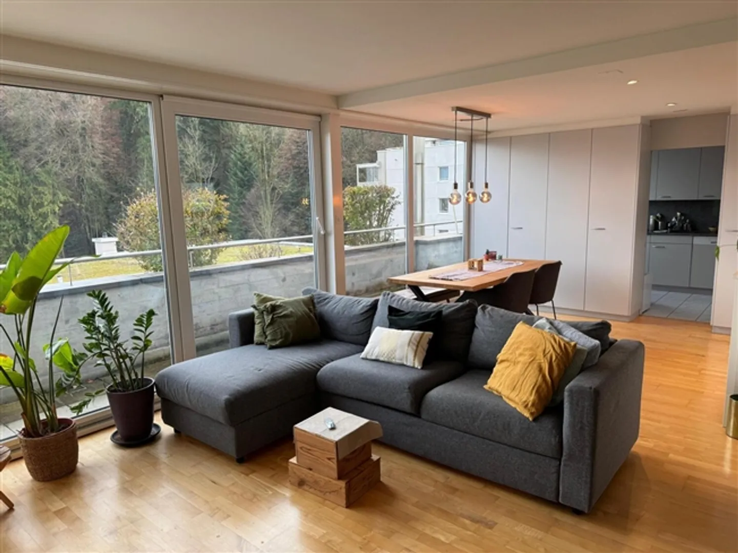 APPARTEMENT SOUS LES TOITS 3½ PIÈCES À LUCERNE, MEUBLÉ, TEMPORAIRE - Photo 2 sur 10