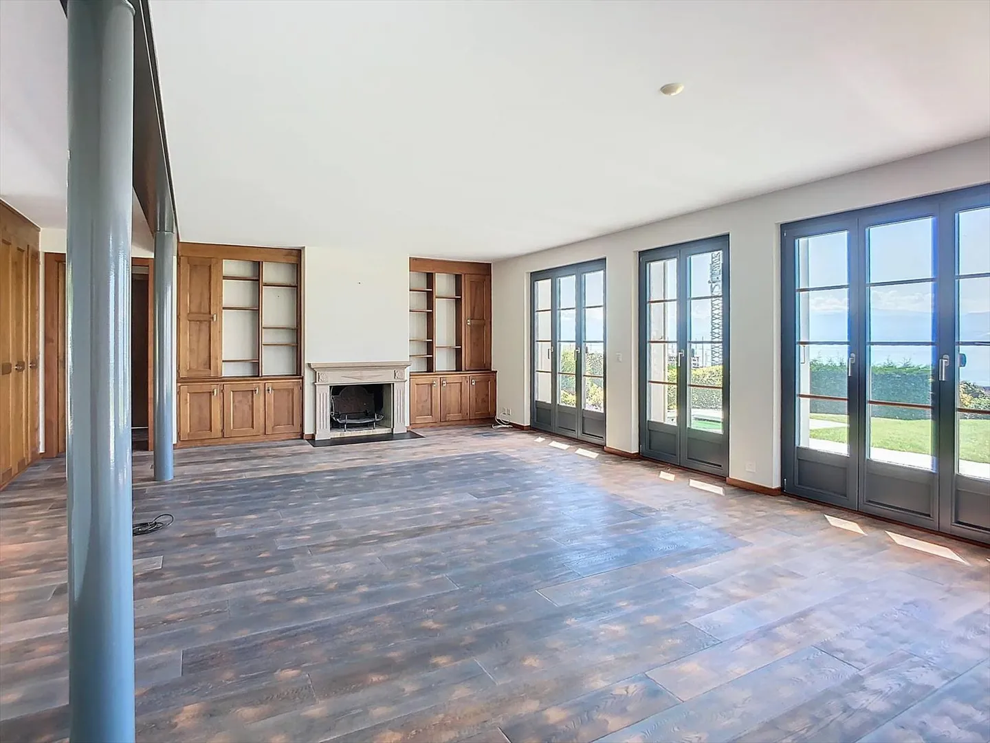 Dream House - Beautiful Property with Panoramic View of the Lake and the Alps - Photo 4 of 7