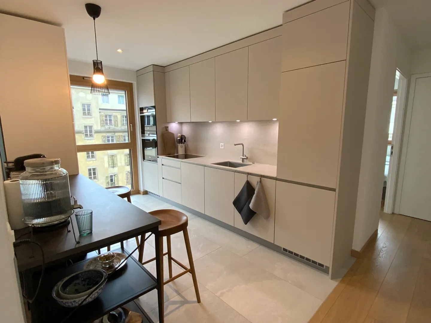 Möblierte 5-Zimmer-Wohnung, 116 m² mit Balkon – Nähe der Nationen - Foto 3 von 9