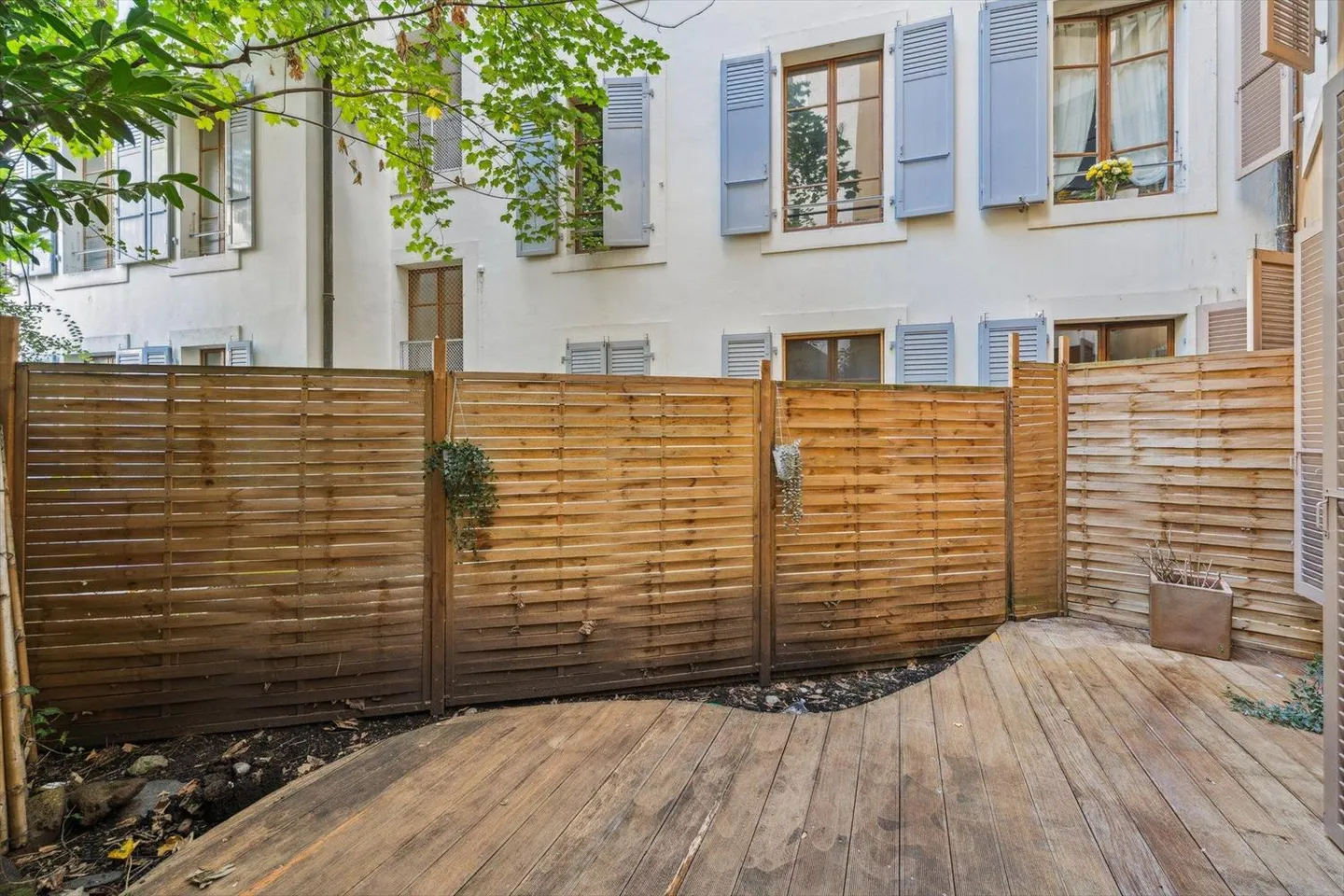 Bellissimo appartamento di 5,5 stanze in posizione tranquilla con terrazza nel centro di Ginevra - Foto 10 di 13