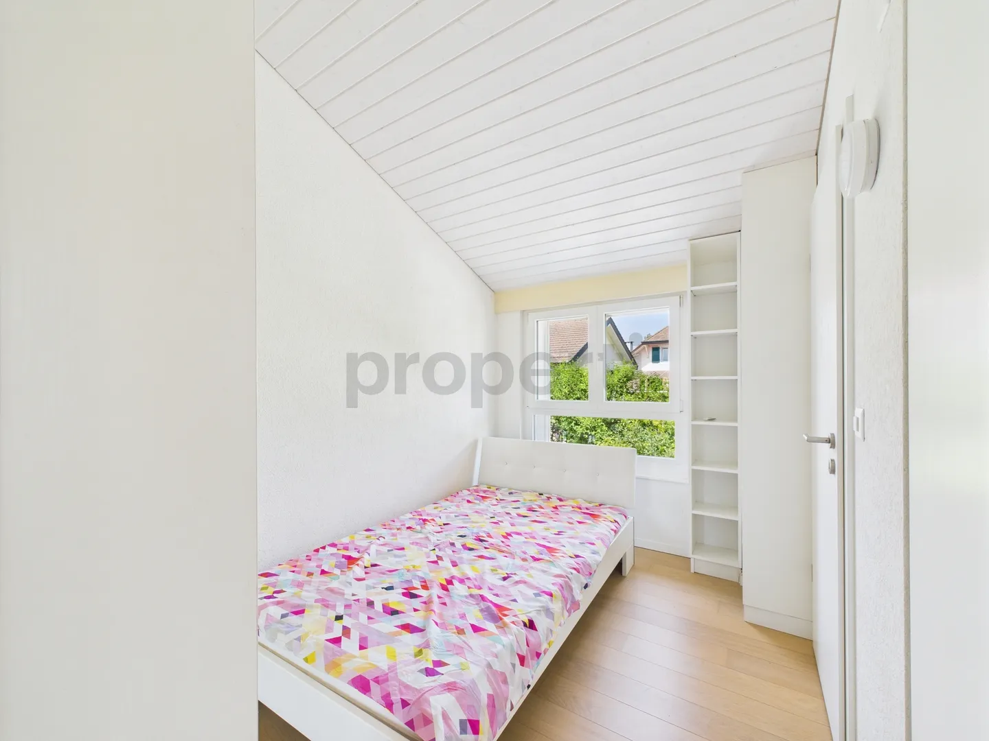 Appartement mit Möbeln und Terrasse, 2 Schritte von der UNO entfernt - ruhig, komfortabel & Service inklusive - Foto 6 von 9