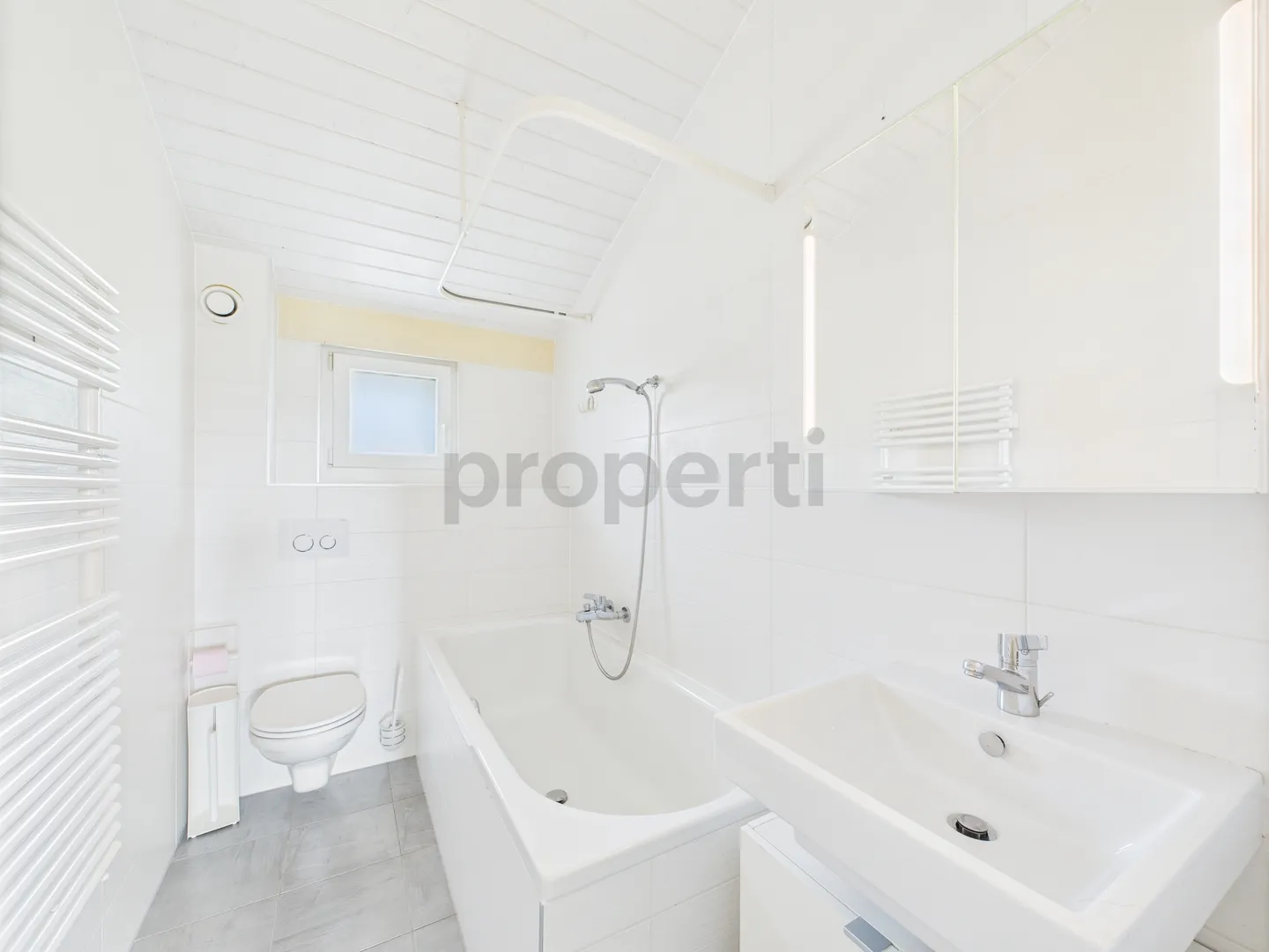 Appartement mit Möbeln und Terrasse, 2 Schritte von der UNO entfernt - ruhig, komfortabel & Service inklusive - Foto 8 von 9