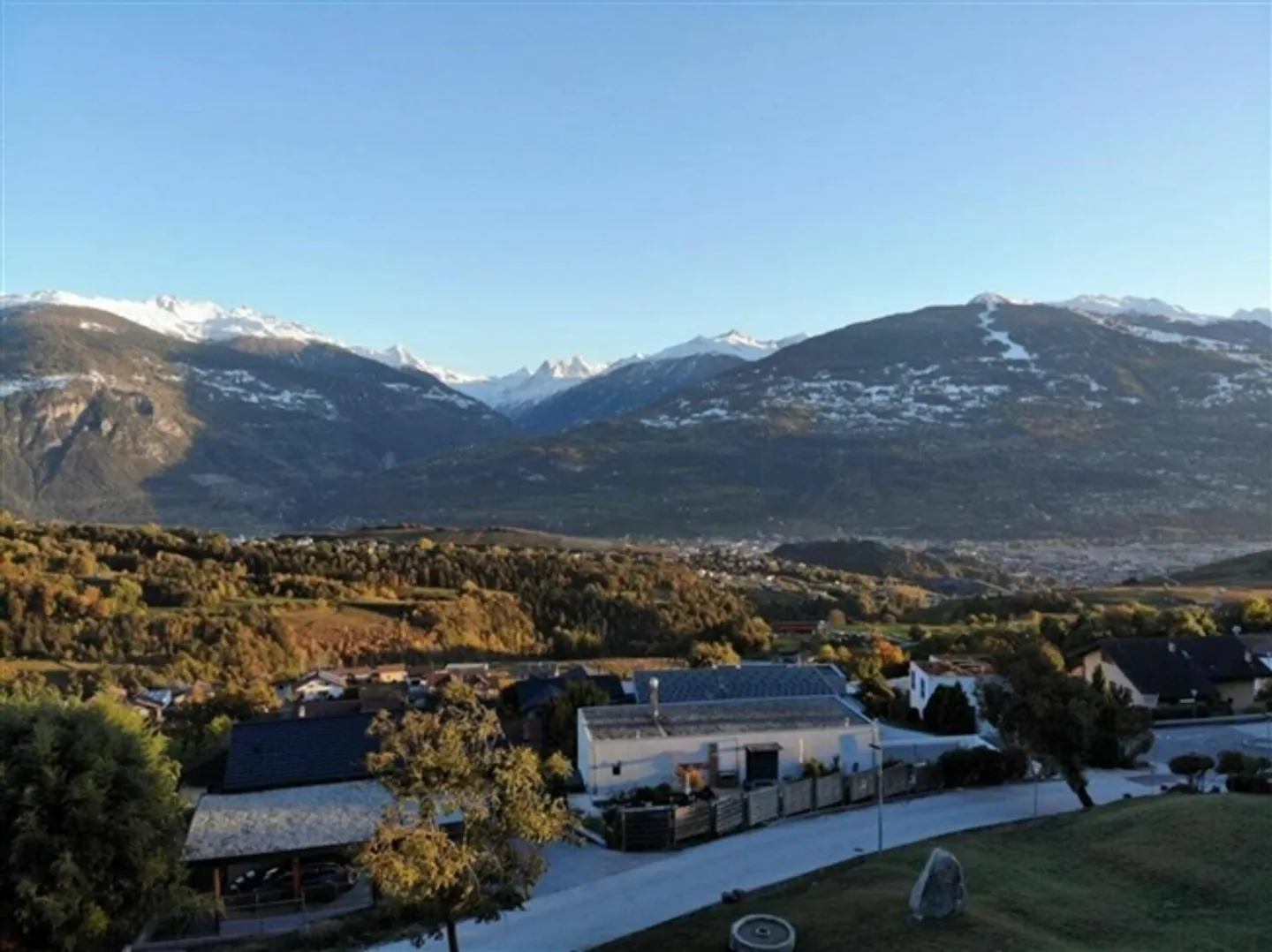 Beautiful 3.5-room penthouse in Savièse - Photo 7 of 9