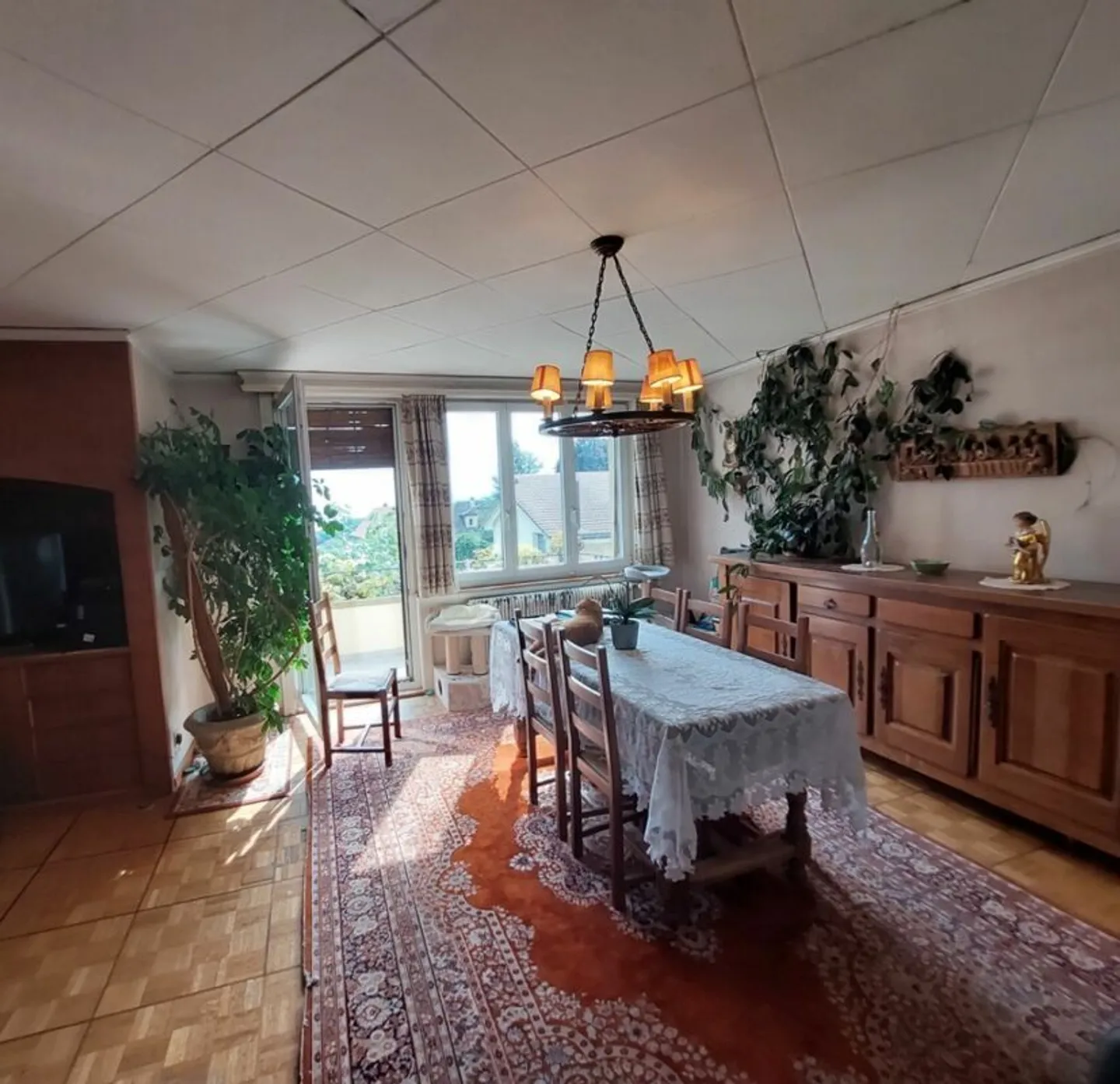 Maison villageoise avec jardin, composée de deux appartements indépendants et d'un salon de coiffure aménagé - Photo 8 sur 15