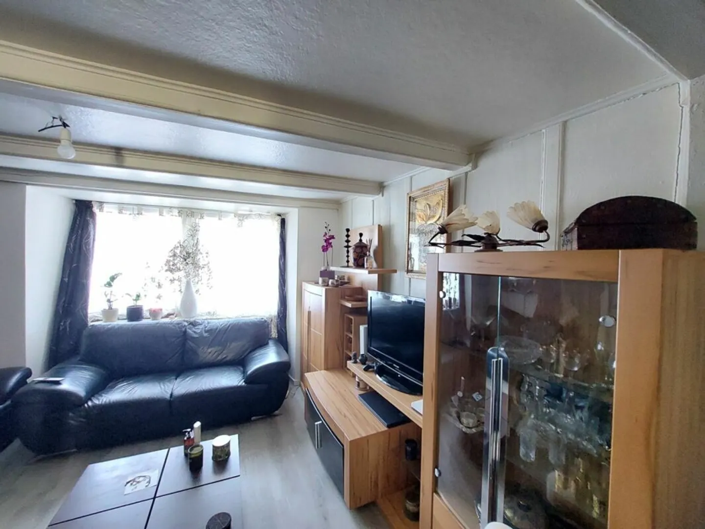 Maison villageoise avec jardin, composée de deux appartements indépendants et d'un salon de coiffure aménagé - Photo 13 sur 15