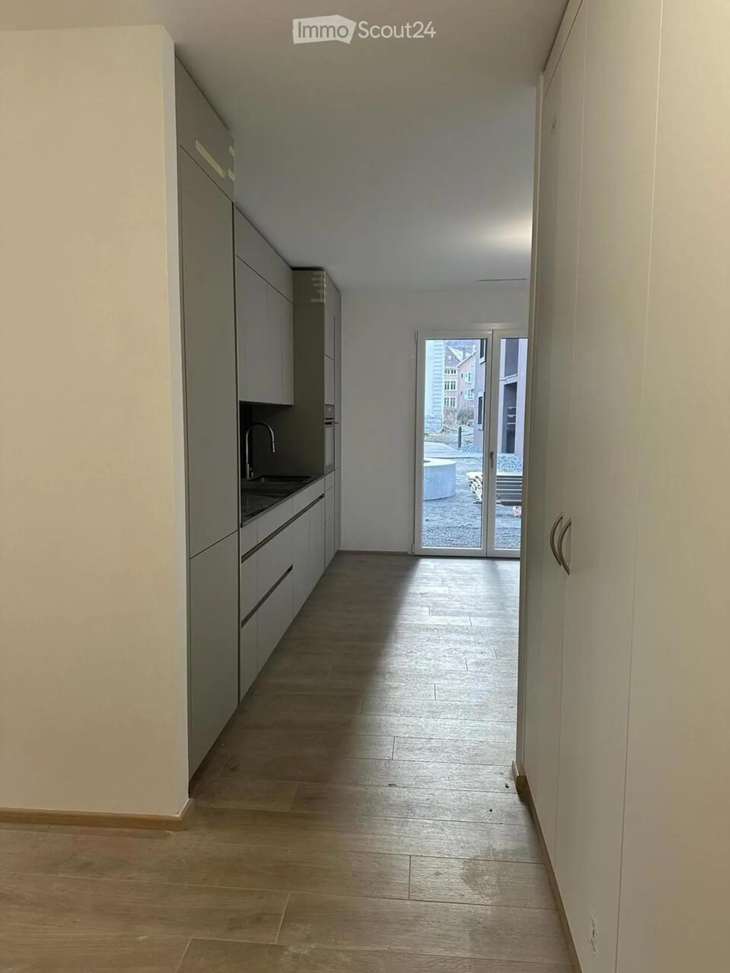 Appartement moderne avec terrasse - Photo 4 sur 8