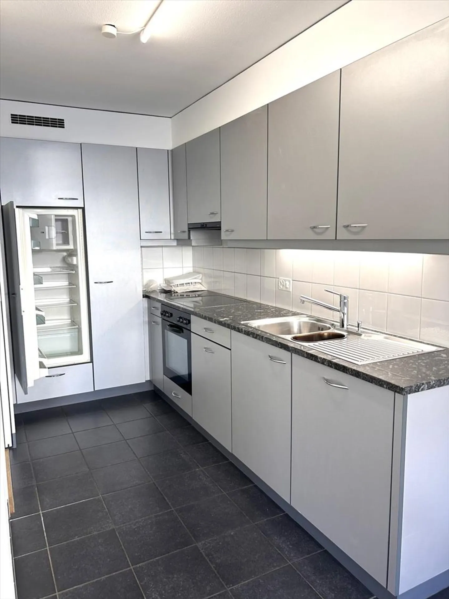 Apartment for rent - Photo 3 of 8