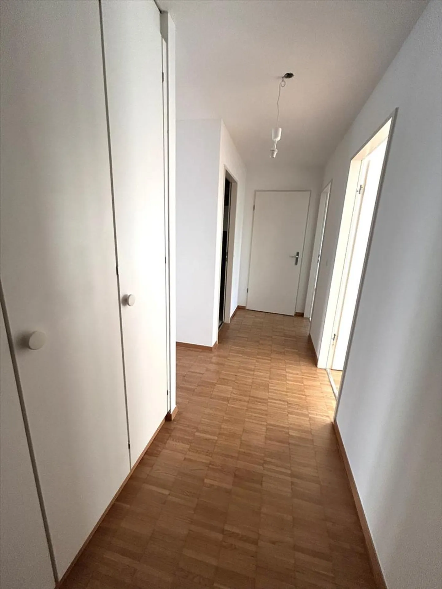 Apartment for rent - Photo 6 of 8