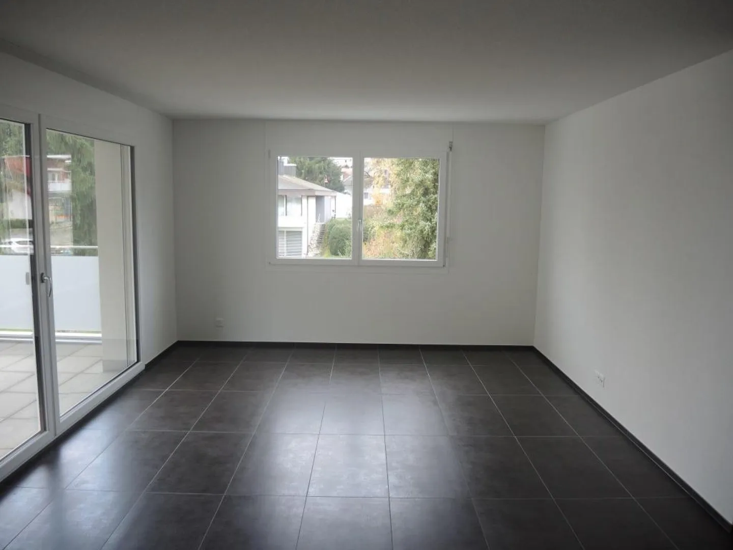 Appartamento giardino attraente di 3,5 stanze - Foto 3 di 9