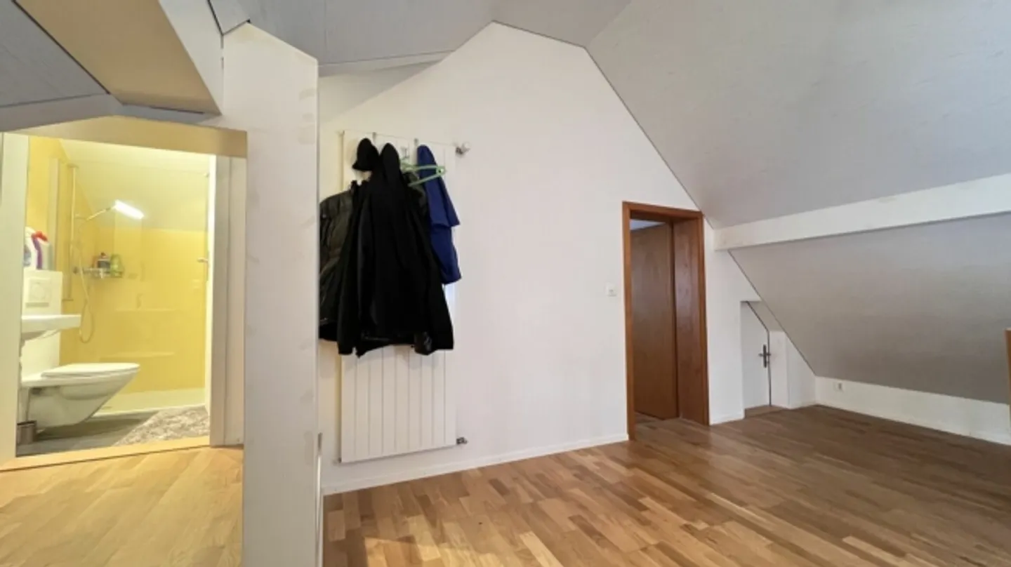 PRICE BARGAIN WITH LOTS OF SPACE - Photo 8 of 9