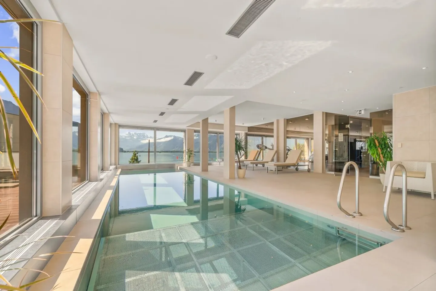 Appartement de Luxe avec Vue sur le Lac - Photo 13 sur 16