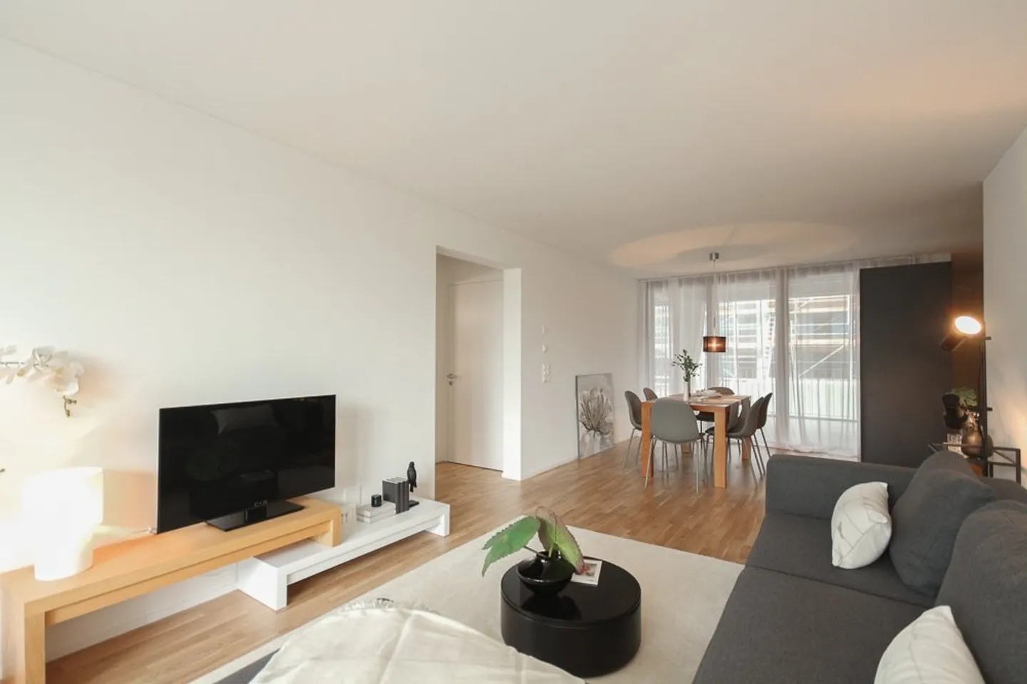 Modern 5.5-room apartment - Photo 1 of 5