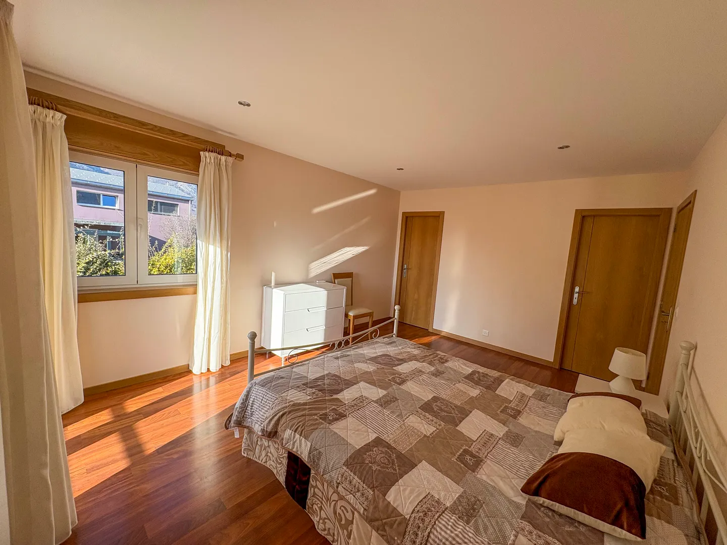 Ardon - Geräumige Villa mit 4 Einheiten, ideal für Familie oder Investor - Foto 11 von 13