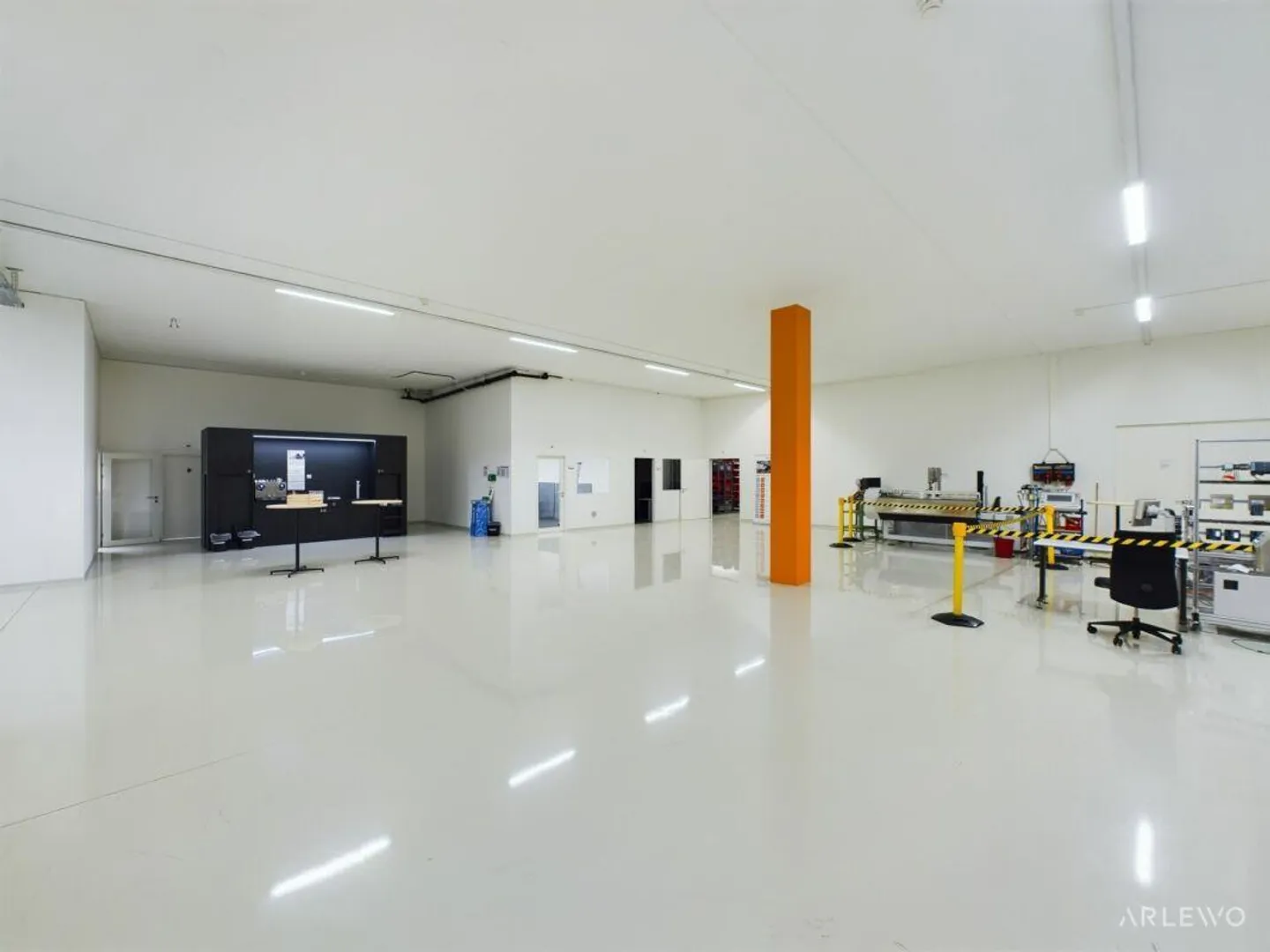 Espace commercial ouvert avec de nombreuses possibilités d'utilisation - Photo 2 sur 12