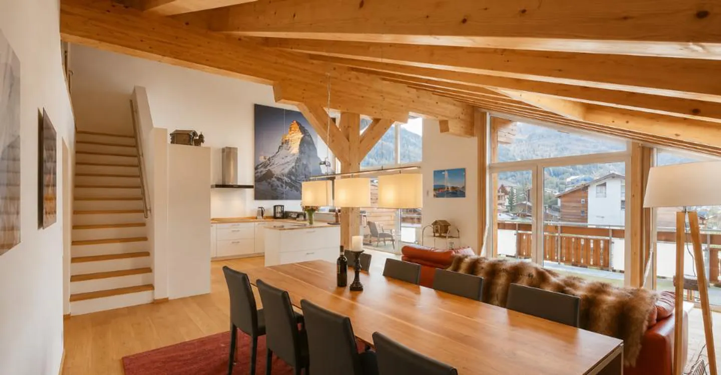 Attic apartment with 5.5 rooms in an exceptional location - Photo 1 of 13
