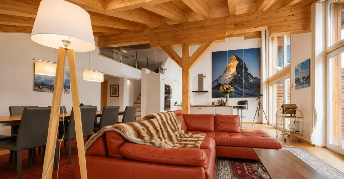 Attic apartment with 5.5 rooms in an exceptional location - Photo 3 of 13