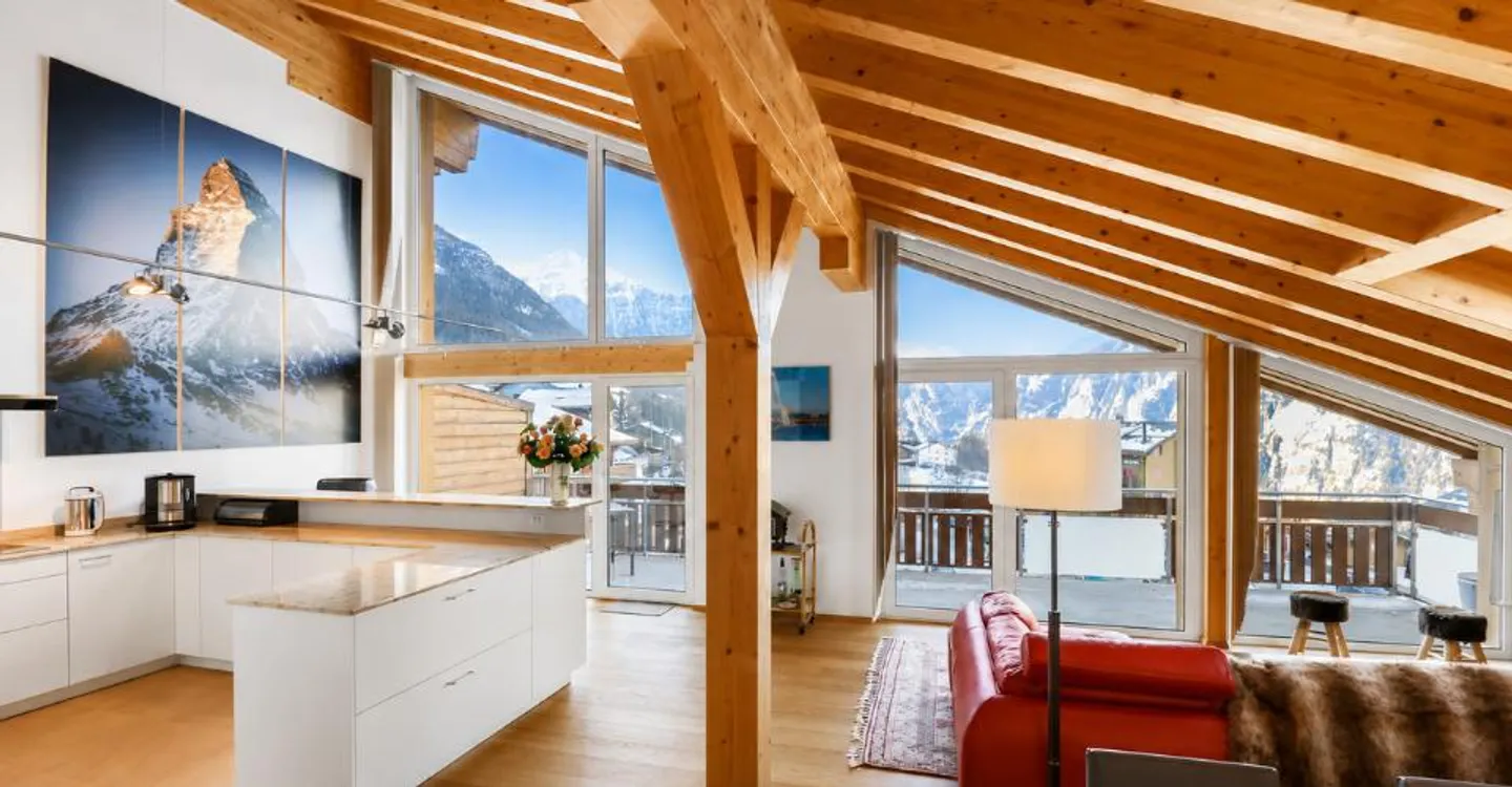 Attic apartment with 5.5 rooms in an exceptional location - Photo 4 of 13