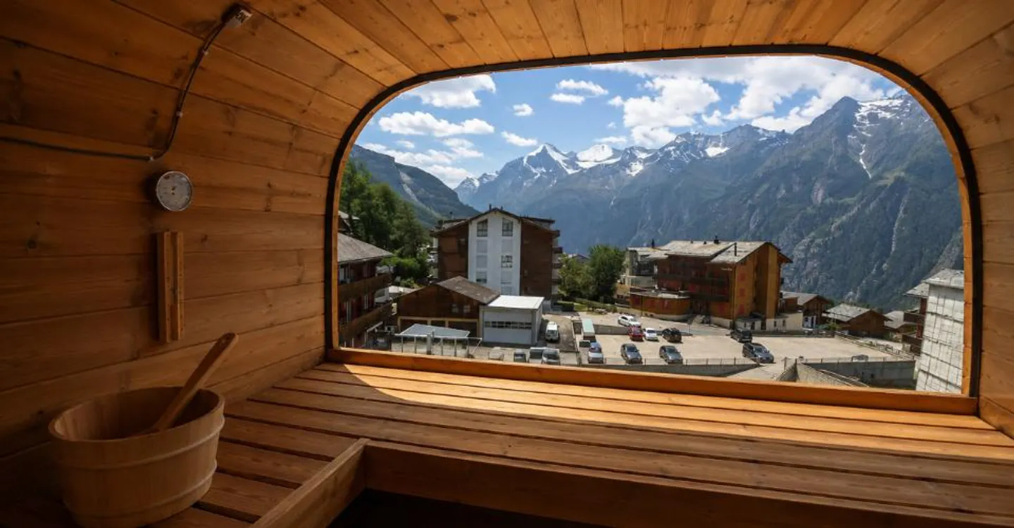 Attic apartment with 5.5 rooms in an exceptional location - Photo 5 of 13