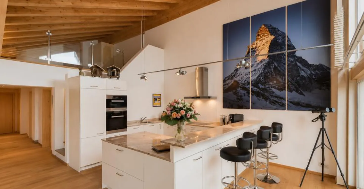 Attic apartment with 5.5 rooms in an exceptional location - Photo 6 of 13