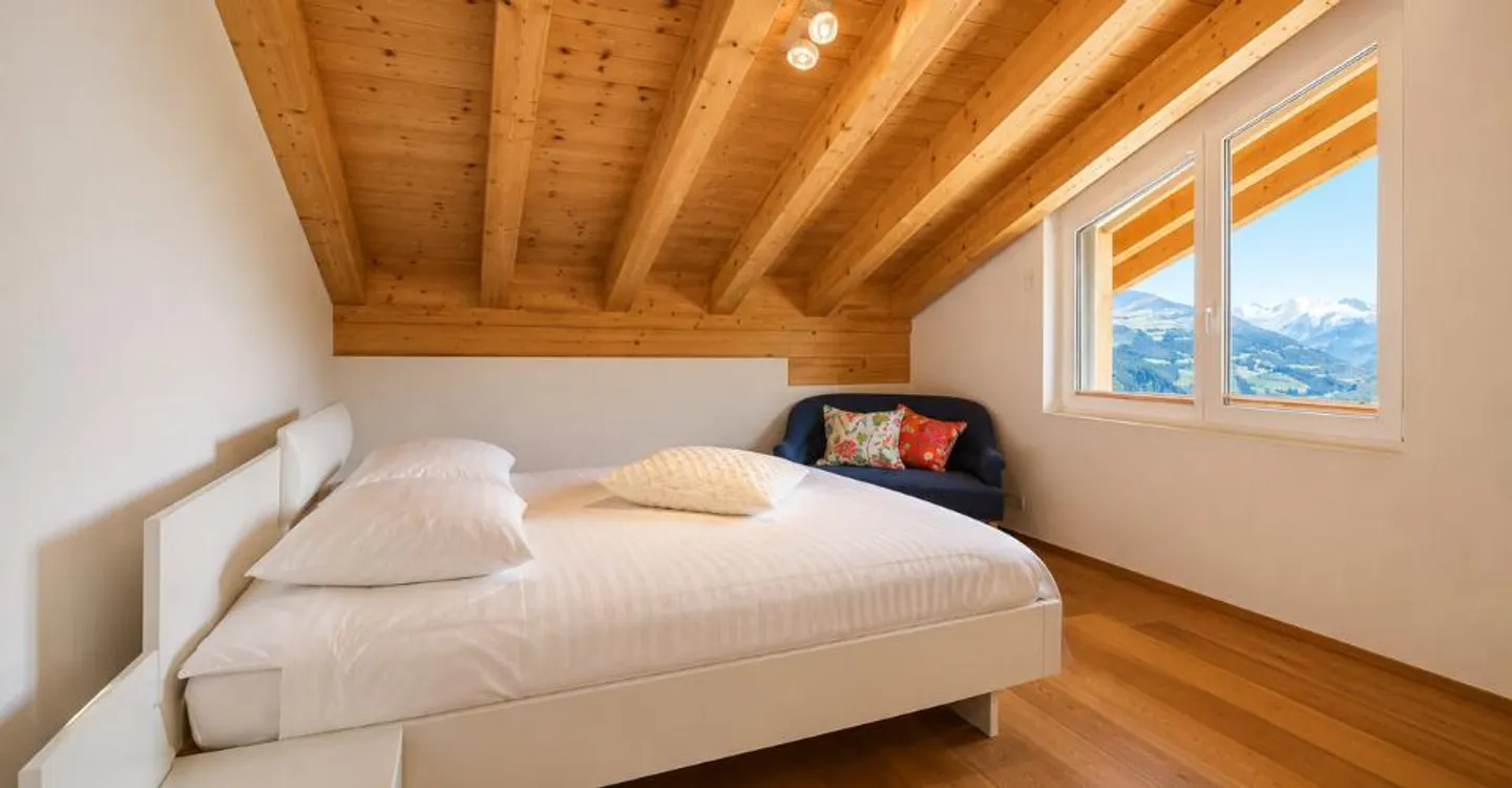 Attic apartment with 5.5 rooms in an exceptional location - Photo 11 of 13