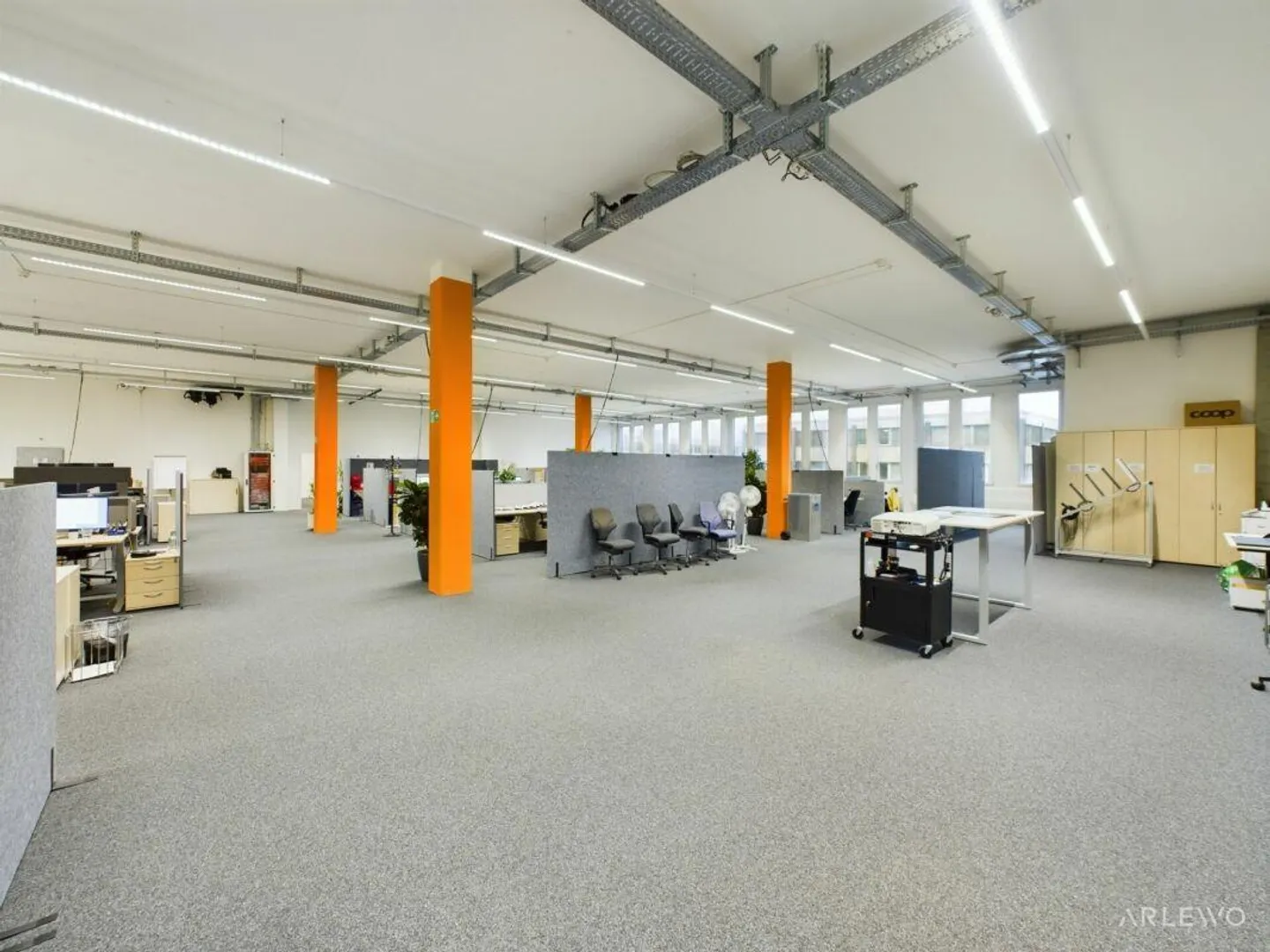 Espace commercial ouvert avec de nombreuses possibilités d'utilisation - Photo 4 sur 12