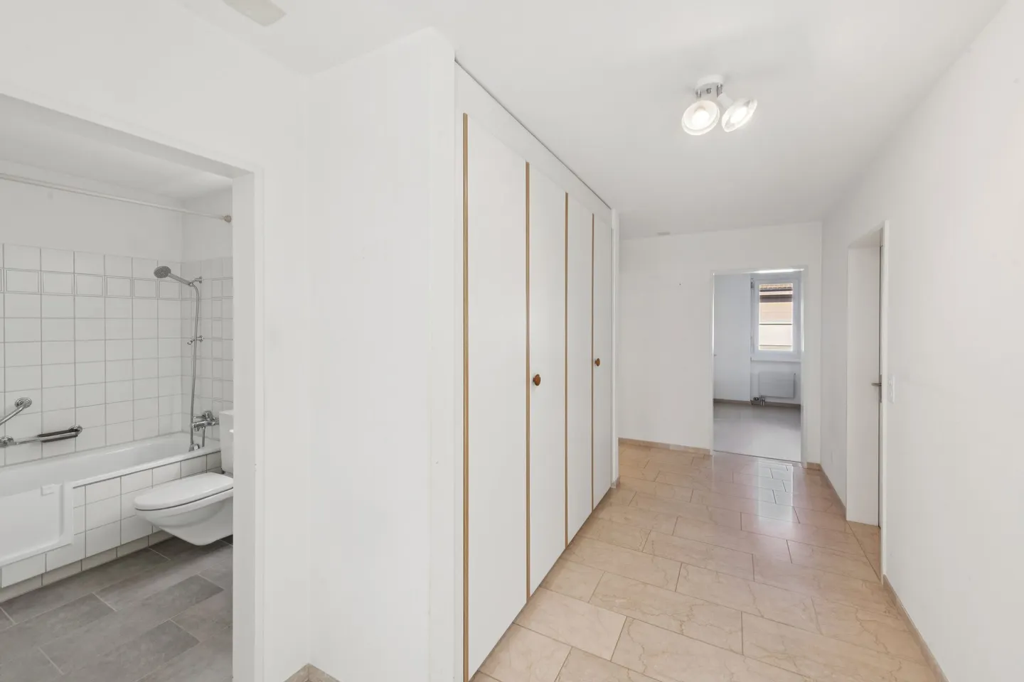 Appartement spacieux 5 pièces - Photo 4 sur 9