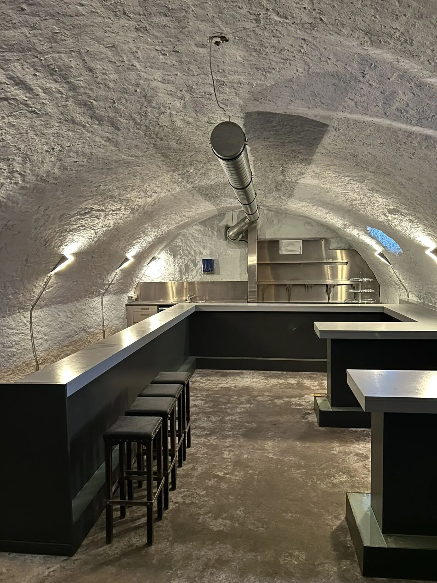 Vaulted cellar in historic ambiance - ideal as commercial space, storage, hobby workshop or stylish bar - Photo 6 of 13