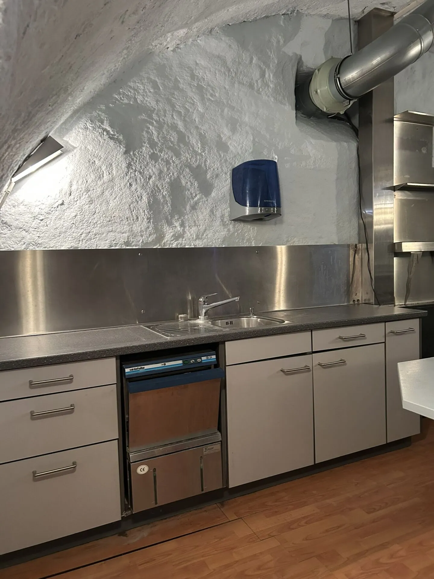 Vaulted cellar in historic ambiance - ideal as commercial space, storage, hobby workshop or stylish bar - Photo 9 of 13