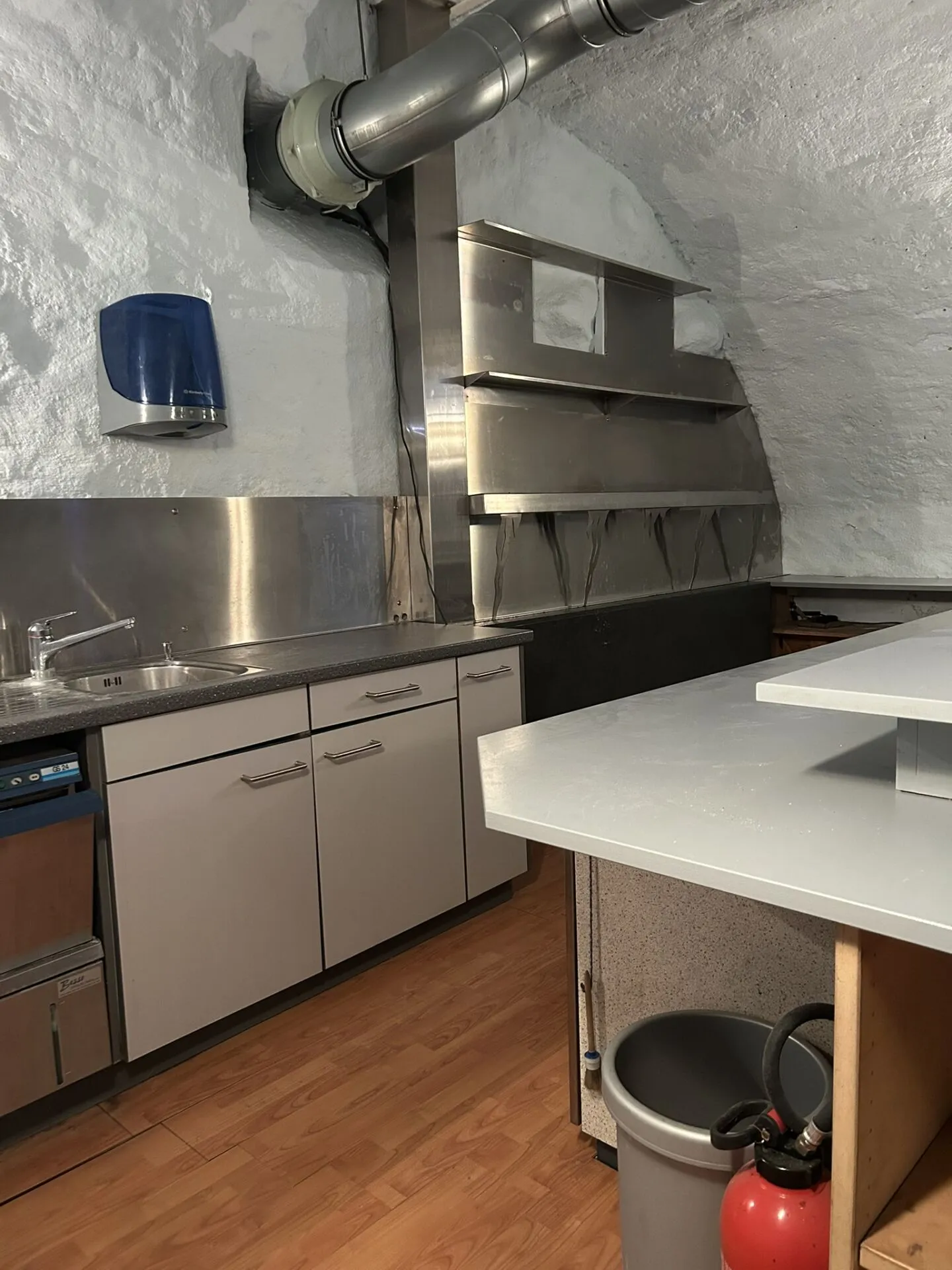 Vaulted cellar in historic ambiance - ideal as commercial space, storage, hobby workshop or stylish bar - Photo 10 of 13