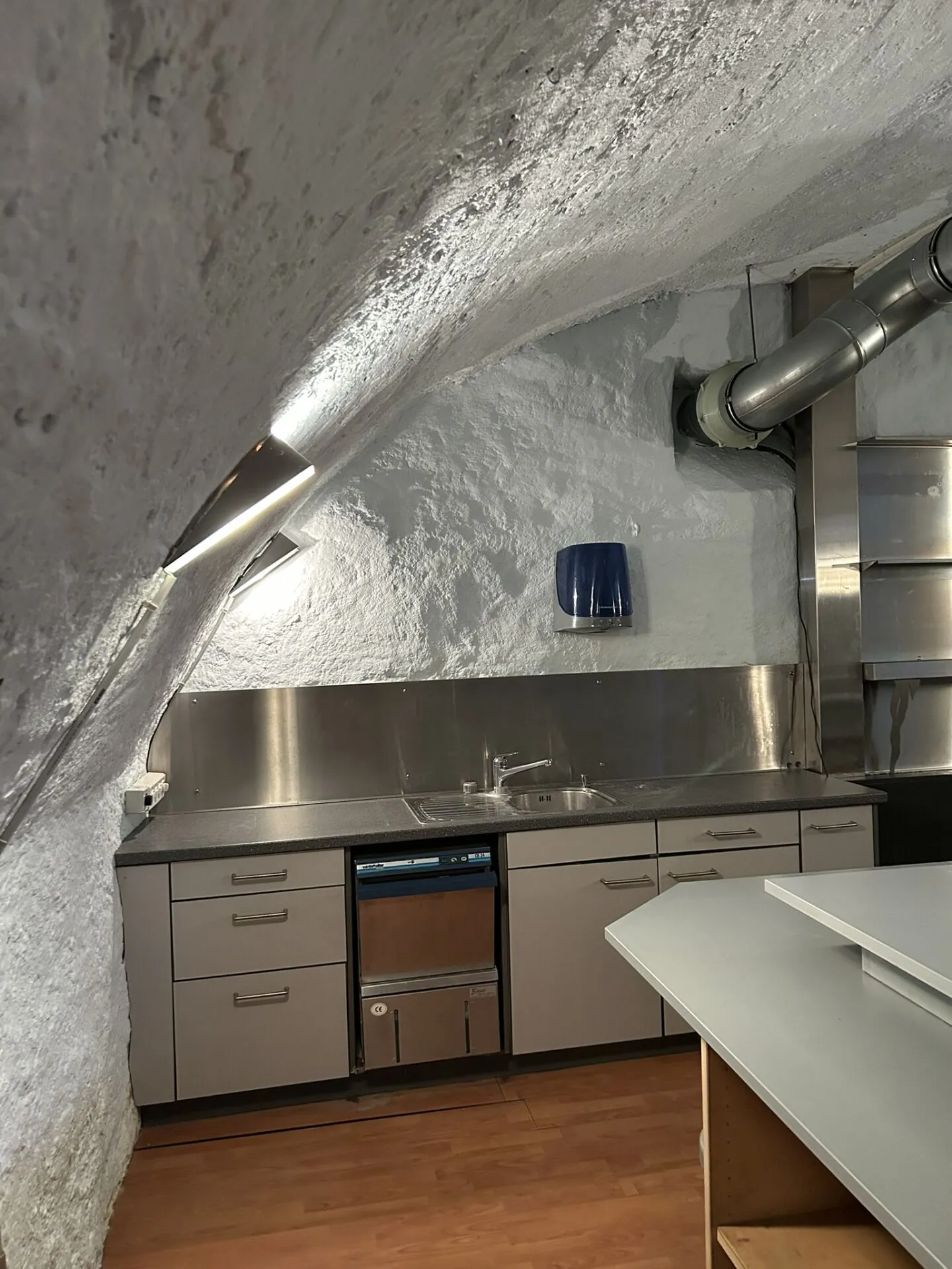 Vaulted cellar in historic ambiance - ideal as commercial space, storage, hobby workshop or stylish bar - Photo 11 of 13