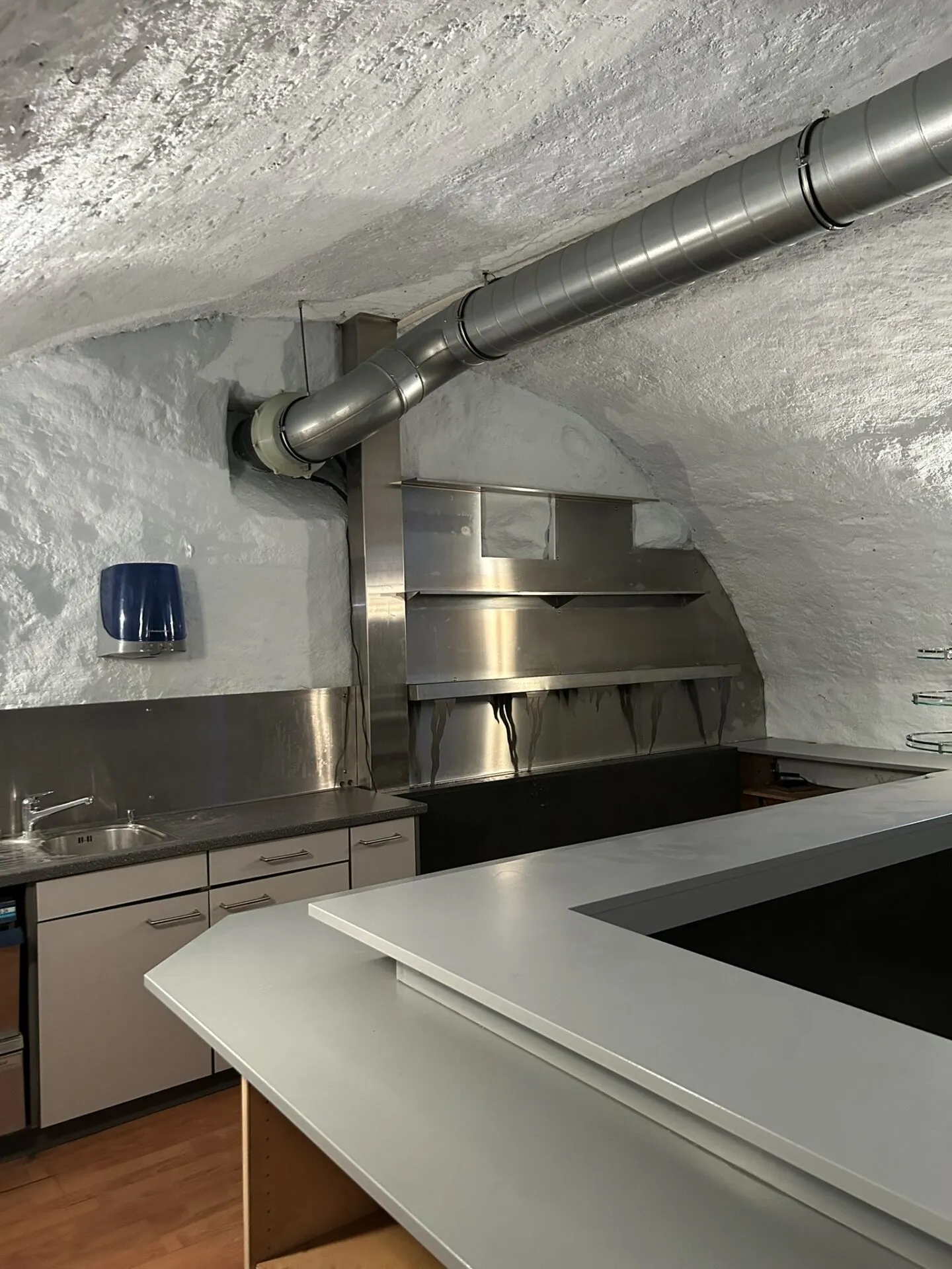 Vaulted cellar in historic ambiance - ideal as commercial space, storage, hobby workshop or stylish bar - Photo 12 of 13