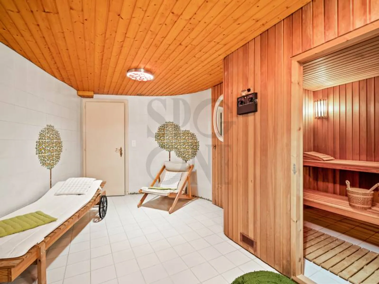 Außergewöhnliches Haus mit atemberaubendem Blick und Schwimmbad - Foto 10 von 12