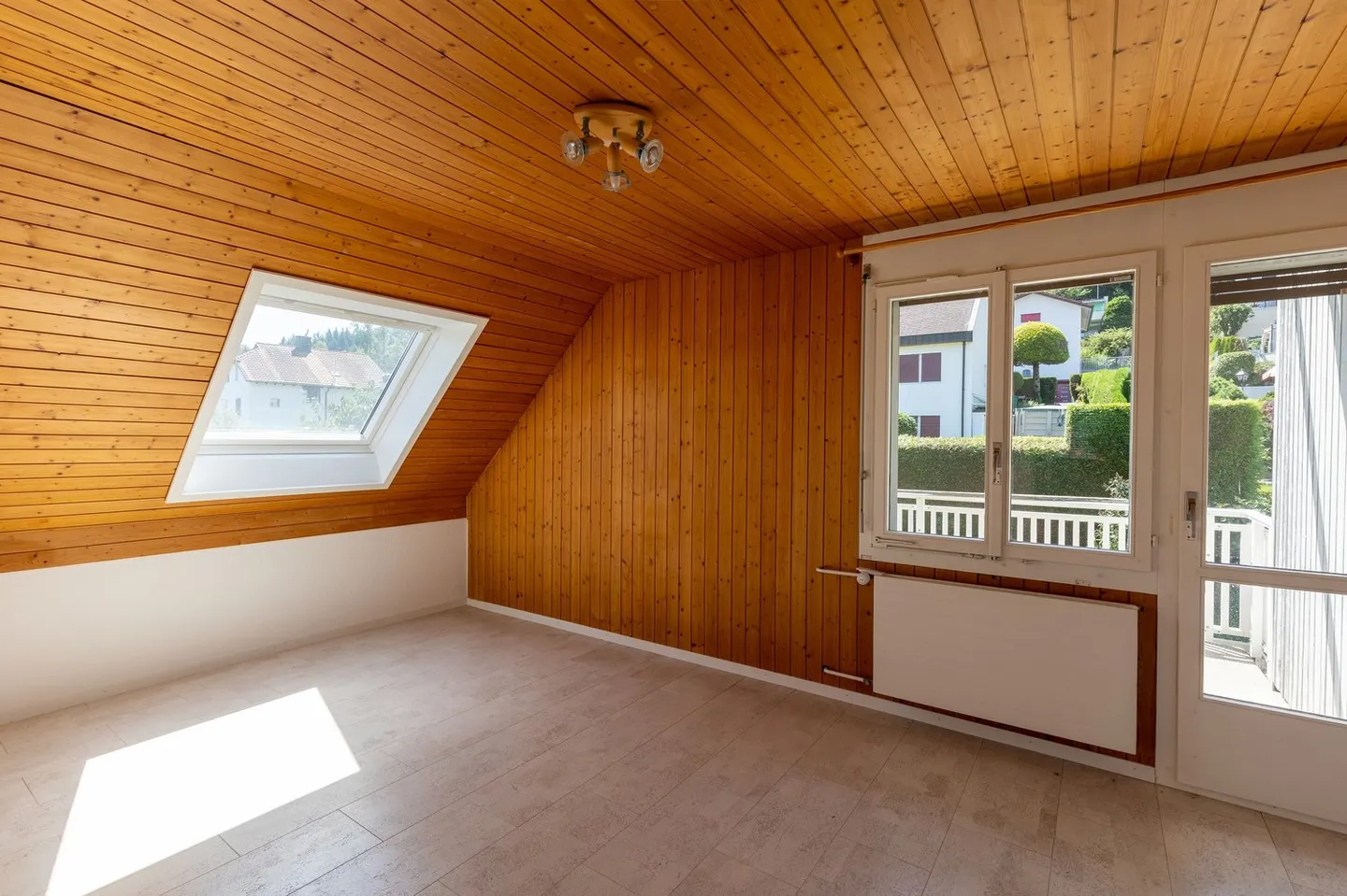 Casa unifamiliare indipendente di 6,5 stanze in una posizione tranquilla - Foto 6 di 9