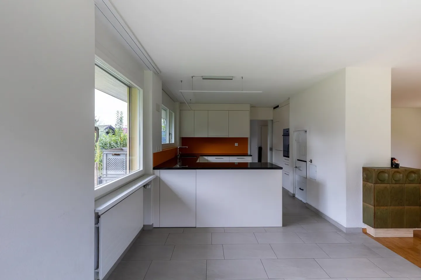 Casa unifamiliare indipendente di 6,5 stanze in una posizione tranquilla - Foto 3 di 9
