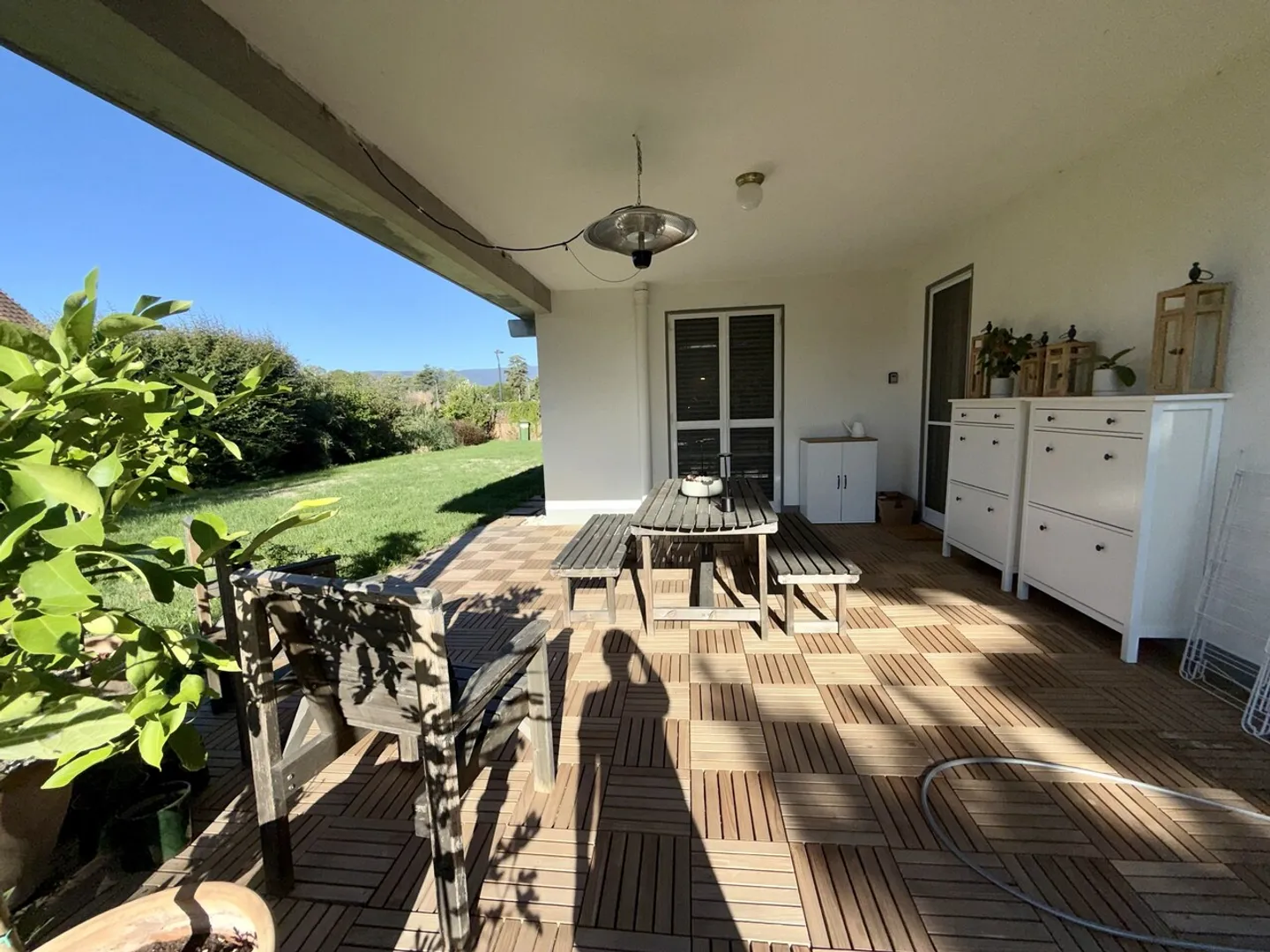 Charming 60s Villa with Garden - Photo 2 of 17