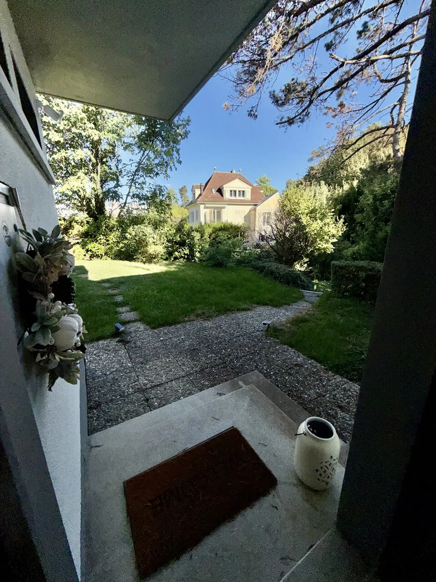 Charming 60s Villa with Garden - Photo 4 of 17