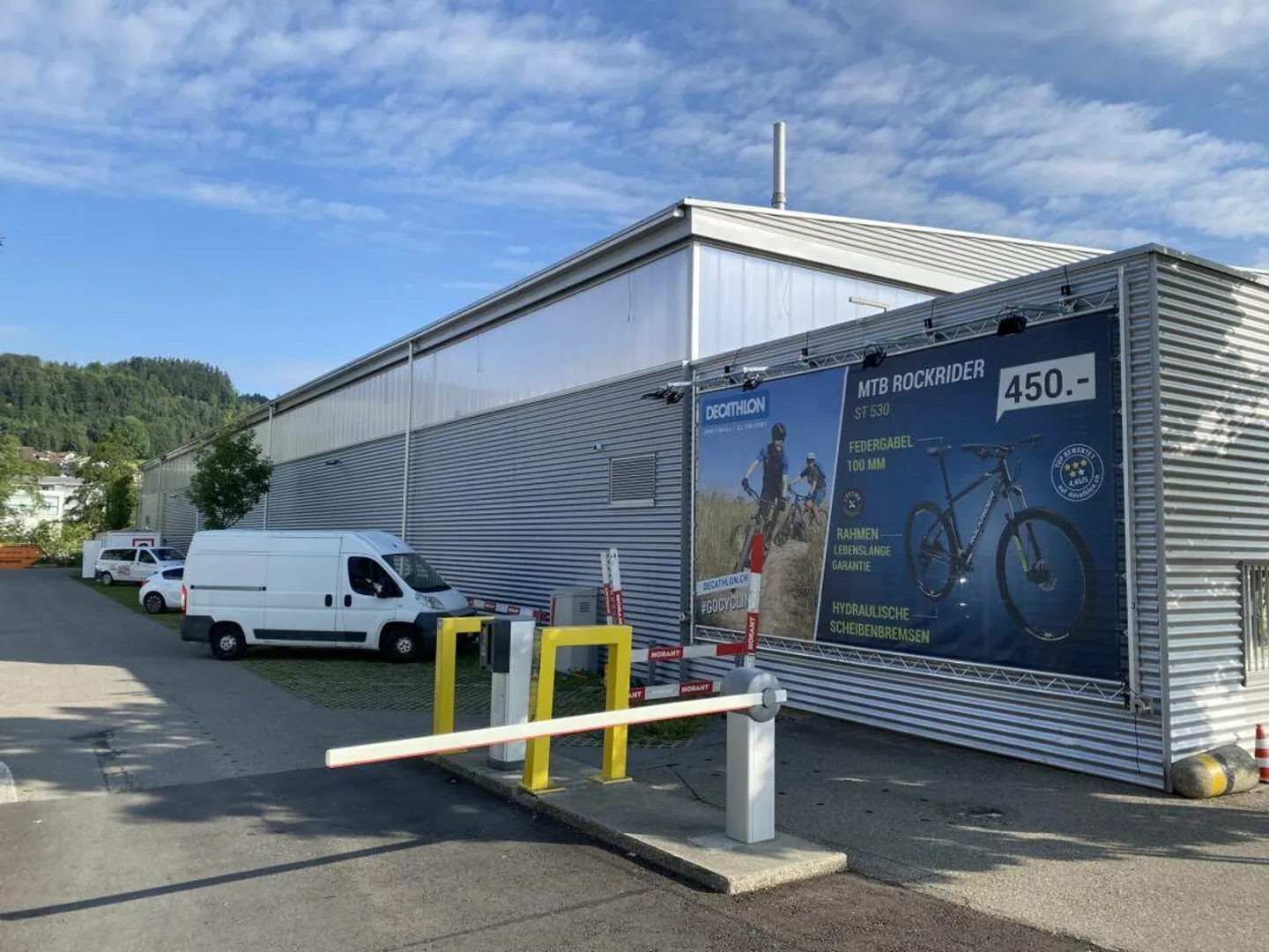 Attractive commercial space for rent - Photo 2 of 4