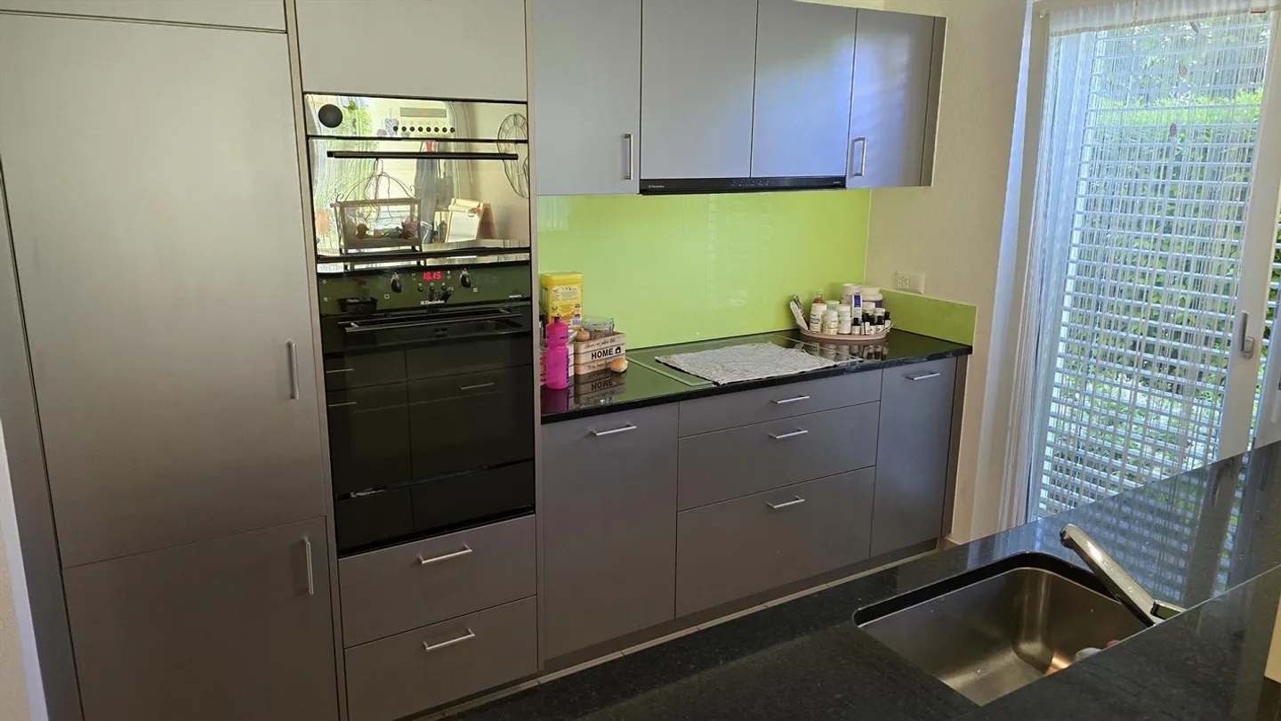 Appartement de 3,5 pièces dans un emplacement calme et ensoleillé - Photo 2 sur 8