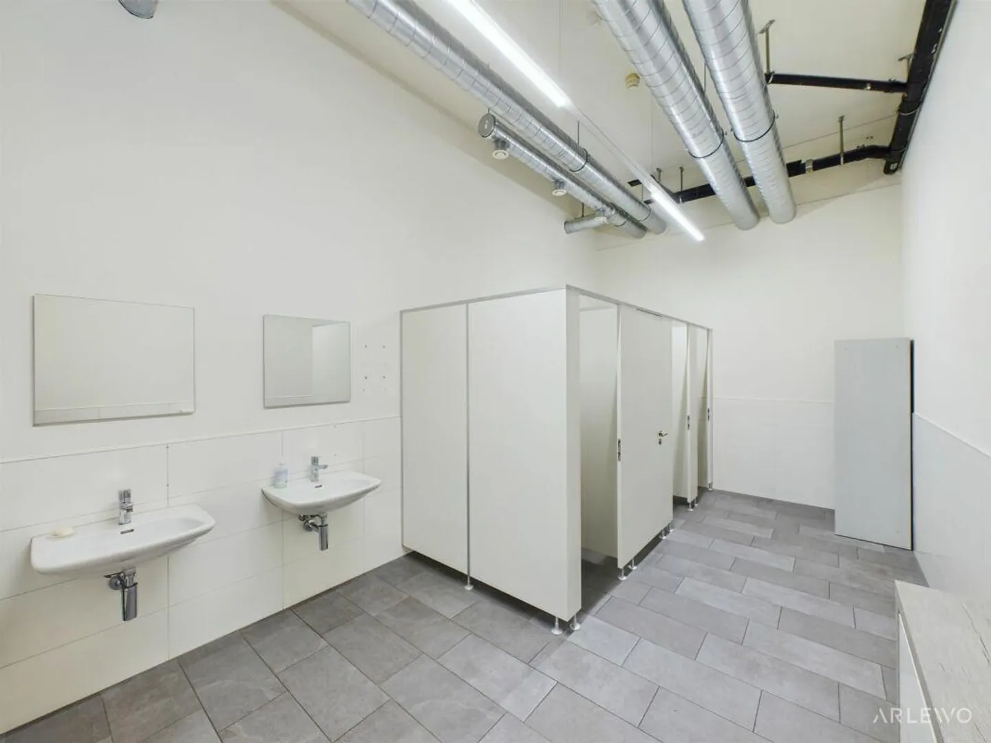 Espace commercial ouvert avec de nombreuses possibilités d'utilisation - Photo 11 sur 12