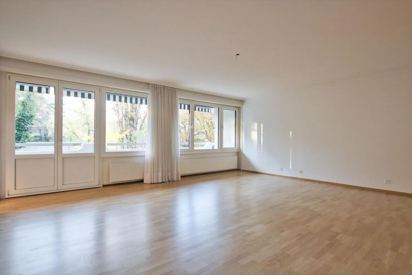 Bel appartement rénové de 7 pièces au coeur de Florissant - Foto 3 di 12