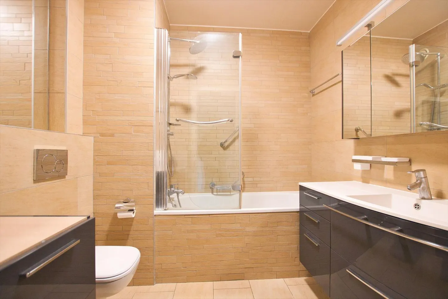 Bel appartement rénové de 7 pièces au coeur de Florissant - Foto 4 di 12