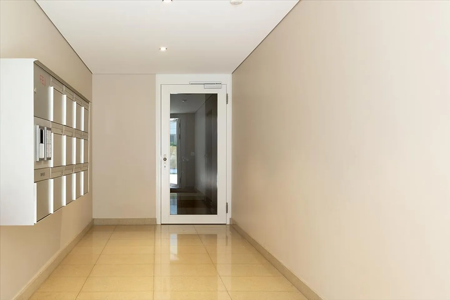 PUPLINGE - Indoor parking No. C28 - Photo 3 of 4