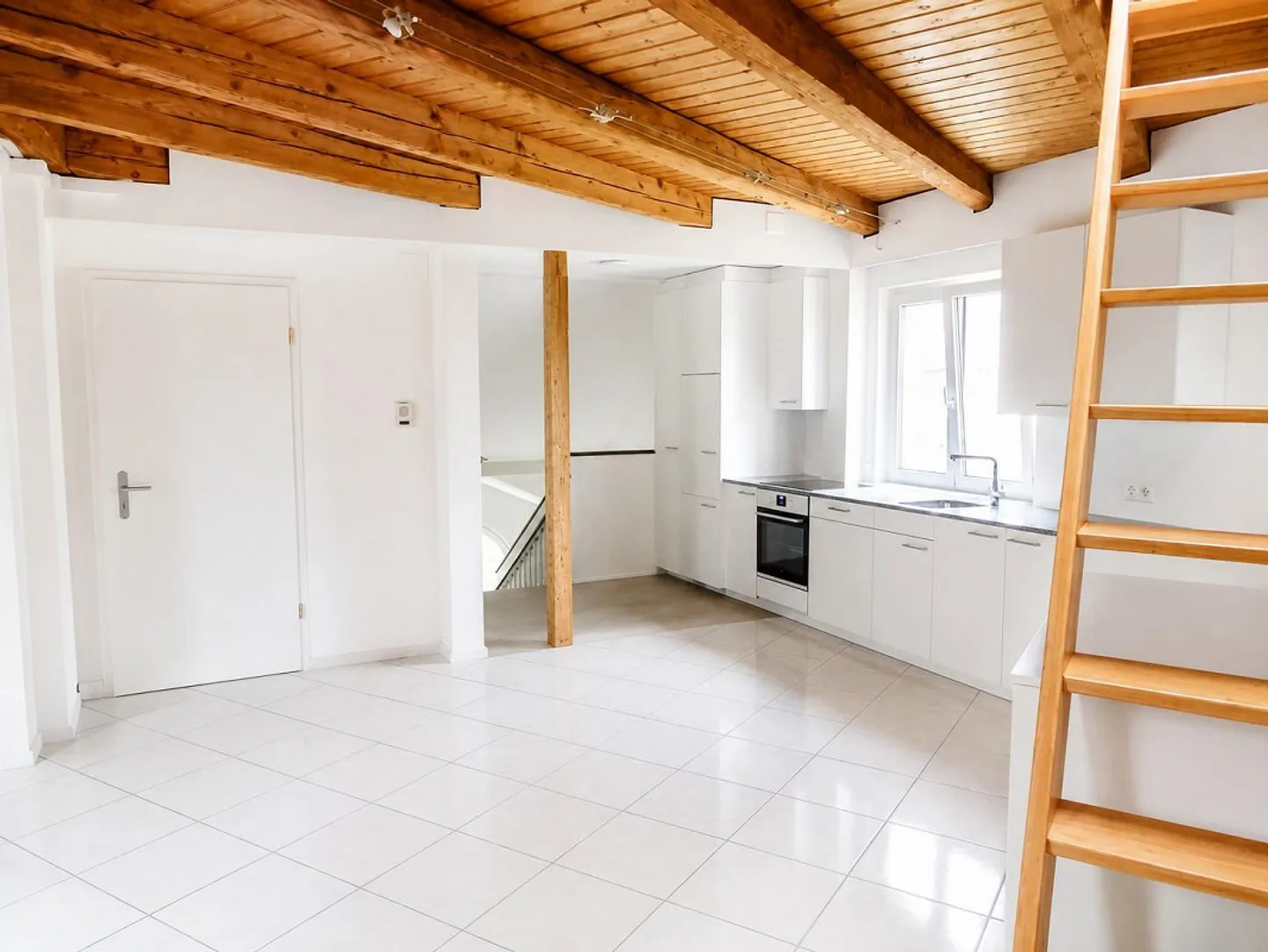 Neu renoviert mit grosser Zinnenterrasse und herrlicher Aussicht - Photo 2 sur 12